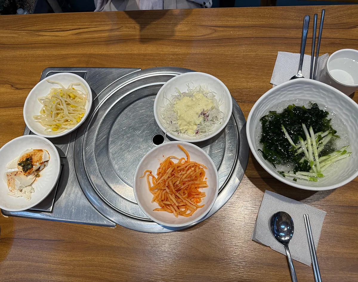 나루낙지 반찬 구성
