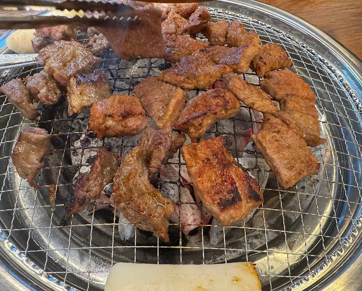 황소식당 옥정점 숯불에 직접 구워먹는 고기