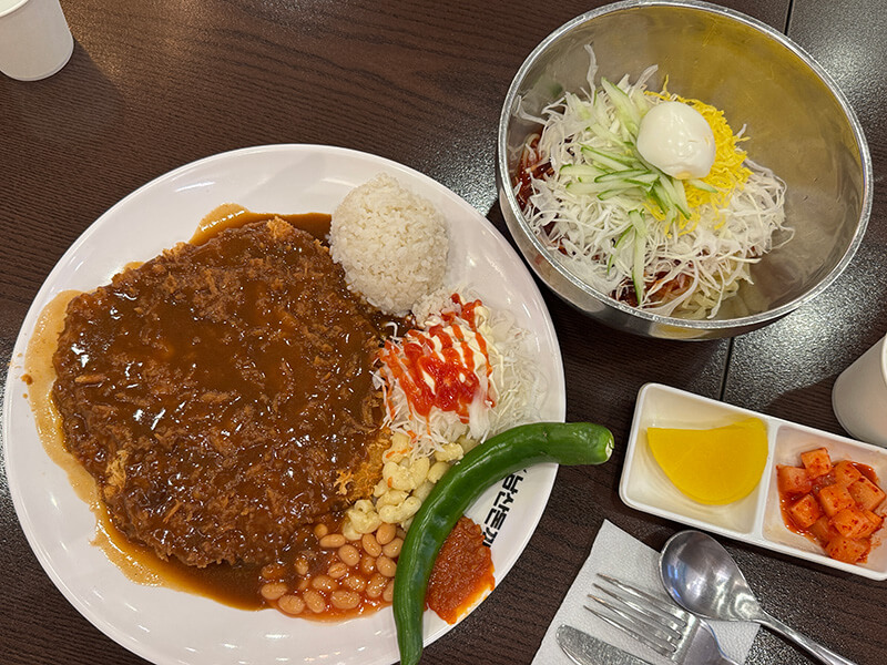 스퀘어원 맛집 남산돈까스의 돈까스와 쫄면 정식 한 상차림