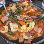 완성된 호수 부대찌개의 상차림