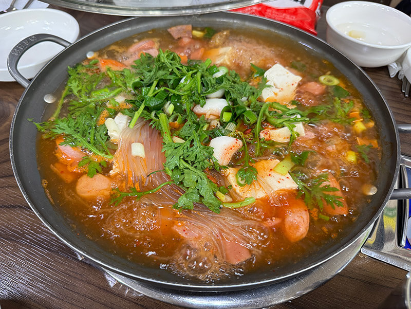 호수 부대찌개 본점의 부대찌개 3인분