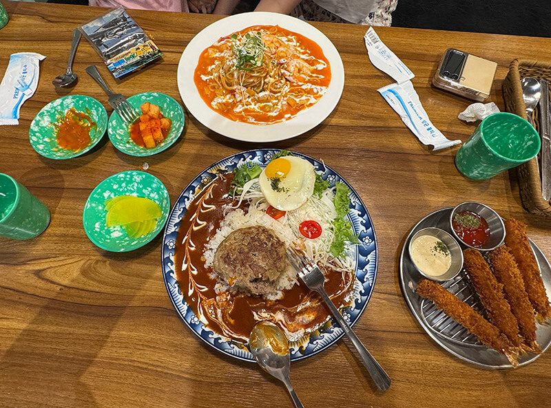 정씨함박 본점에서 먹은 메뉴들.