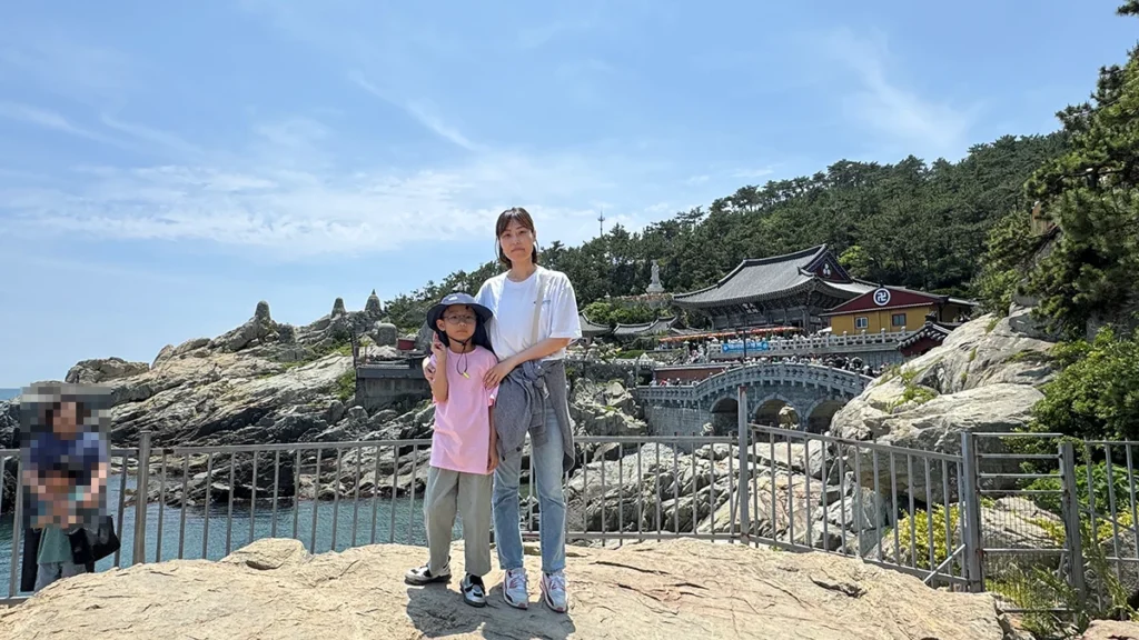 해동용궁사 전경을 배경으로 찍은 인증샷