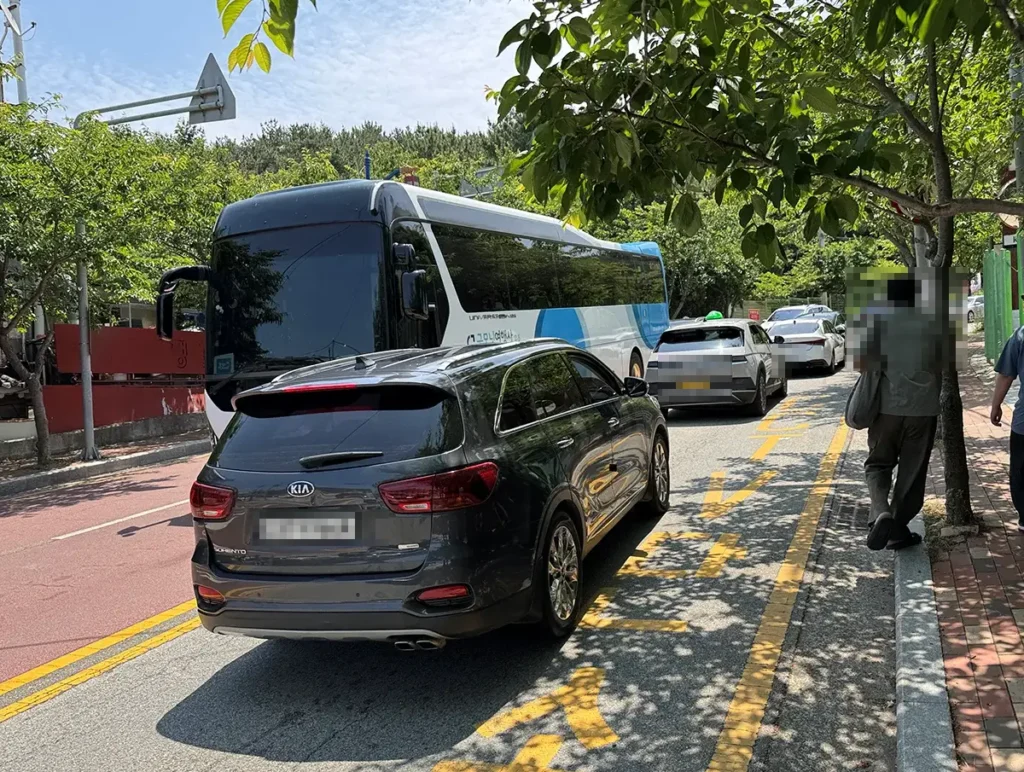 해동용궁사 진입로 주말 교통 혼잡 모습