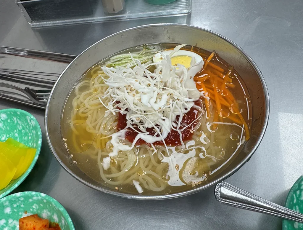 시원한 물쫄면 한 그릇