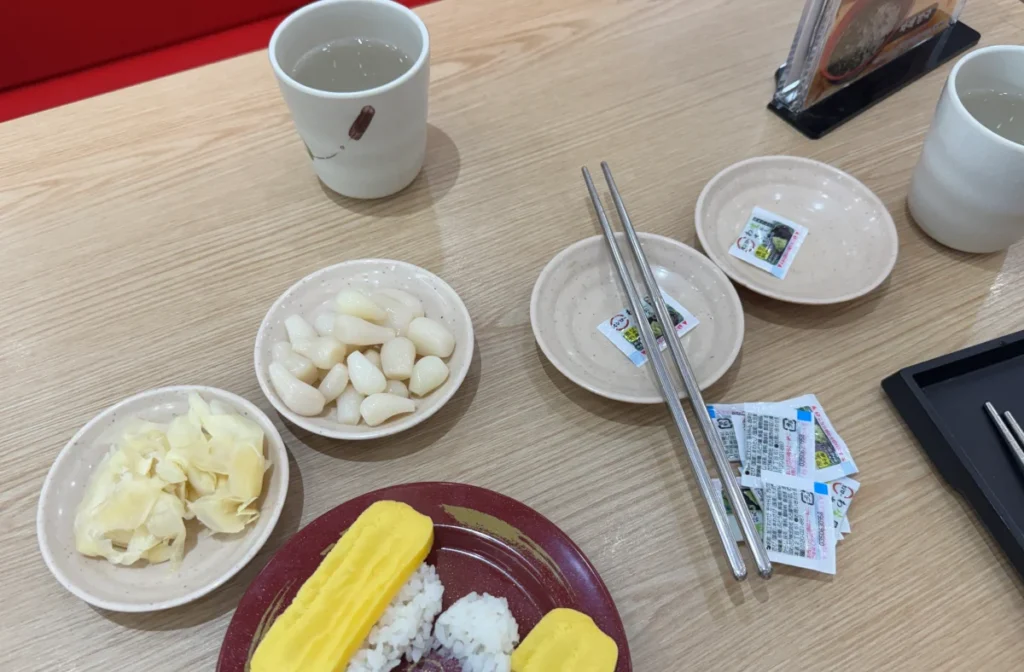 스시로 스퀘어원 회전초밥 기본반찬과 와사비 셀프 코너