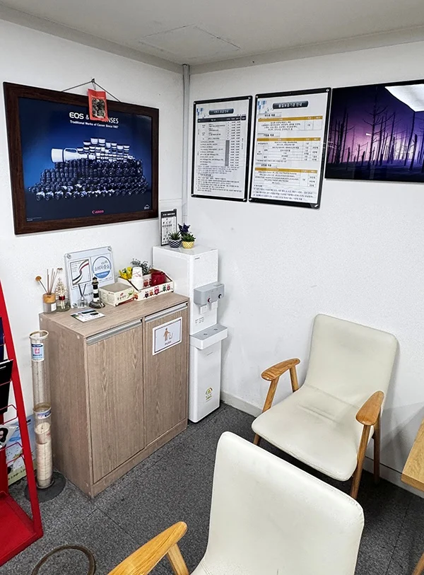 캐논 부평센터 내부 대기 공간 및 접수 데스크