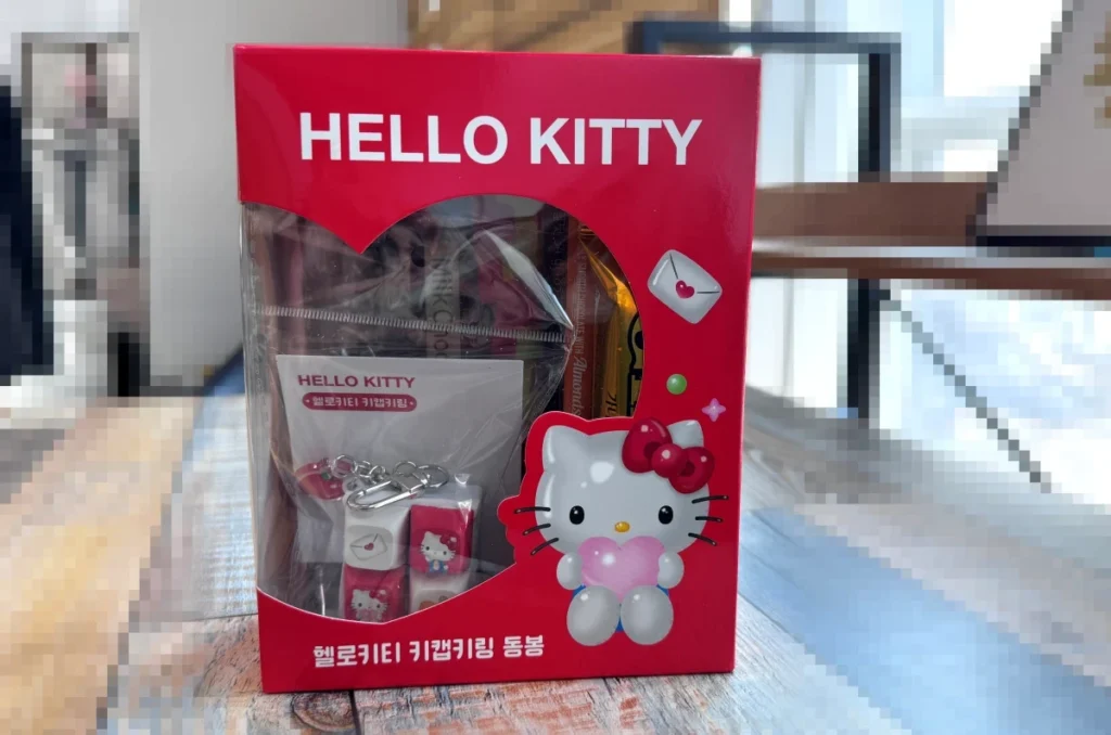 세븐일레븐 굿즈 예약 방법으로 찾은 헬로키티 키링 키캡 실물 패키지
