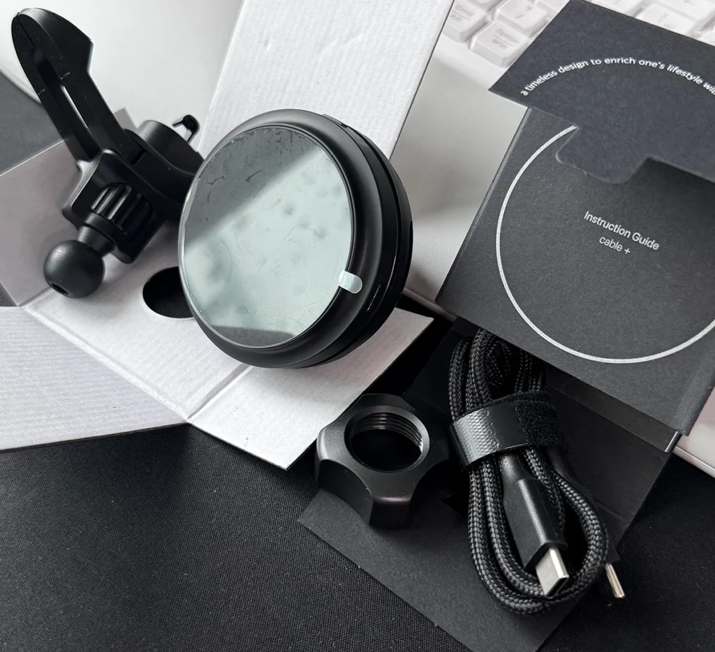 메이튼 맥세이프 차량용 무선 충전거치대 구성품과 Qi2.2 충전 모듈