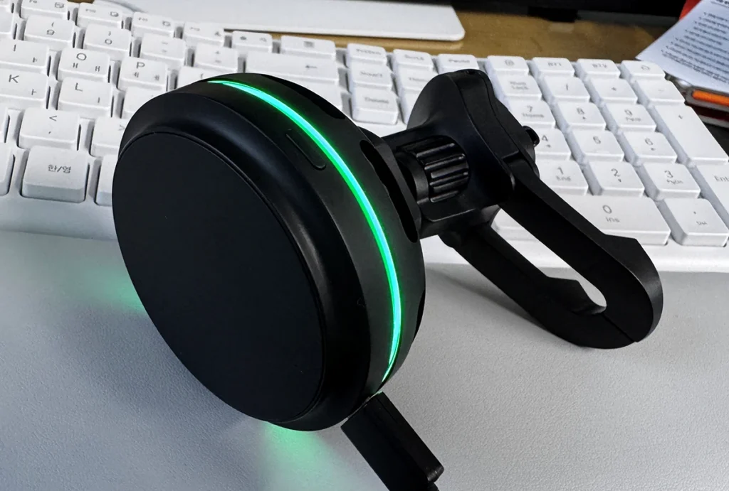 메이튼 맥세이프 차량용 무선 충전거치대 Qi2.2 LED 상태 표시등