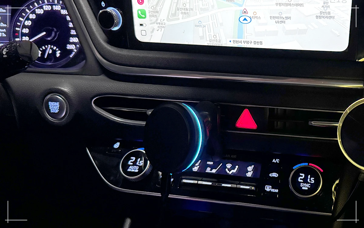 메이튼 맥세이프 차량용 무선 충전거치대 Qi2.2 차량 송풍구 장착 모습