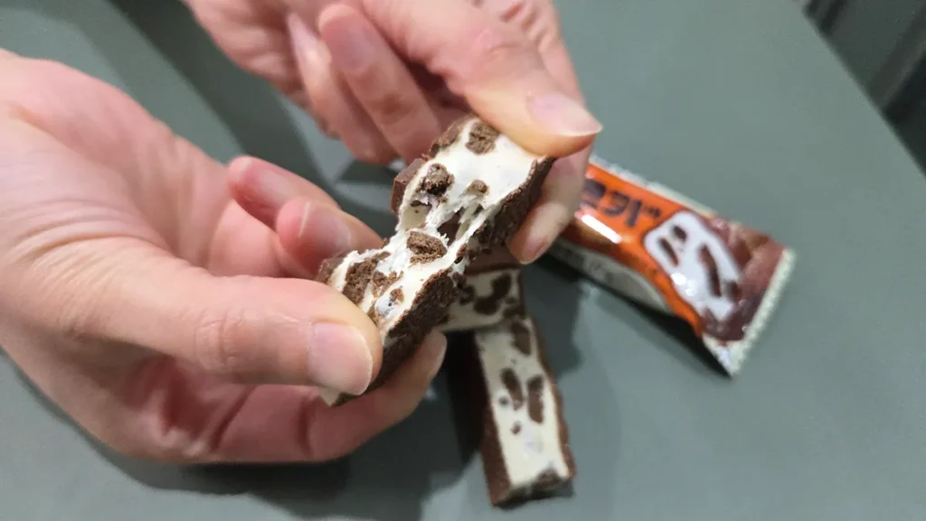 핫브레이크 쫀득쿠키바 솔직 후기, 편의점 신상 초코바 맛은 어떨까 4 핫브레이크 쫀득쿠키바 쫀득한 마시멜로 식감, 쿠키가 들어간 초코바