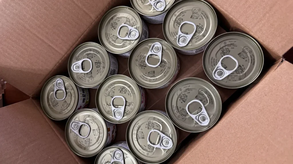 베로베로 고양이 캔 후기, 수분 섭취와 기호성 좋은 3가지 맛 급여기 2 베로베로 고양이 캔 24캔 세트 구성과 캔 보관 모습